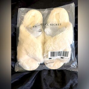 Victorias Secret Pink tan sz lg (womens 9-10) Slippers